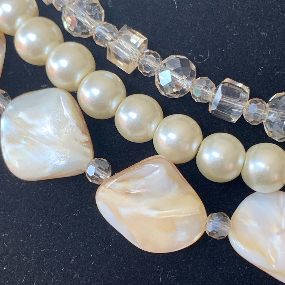 Crystal, Pearl & Shell Neclace - Picture 8 of 8